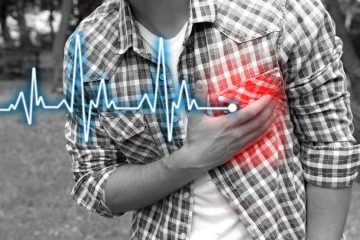Homem sofre com dores sem saber como evitar doenças cardiovasculares